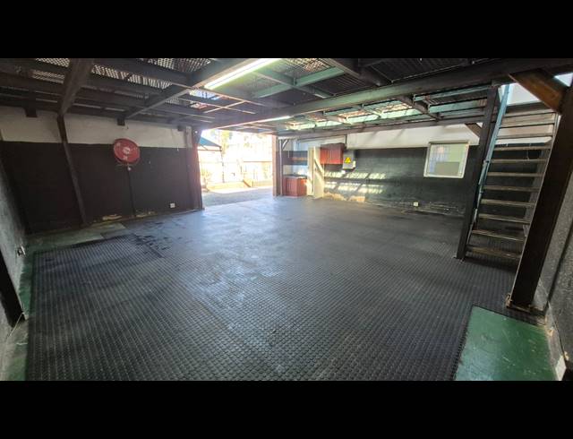 200M² FACTORY FOR SALE IN MOREHILL